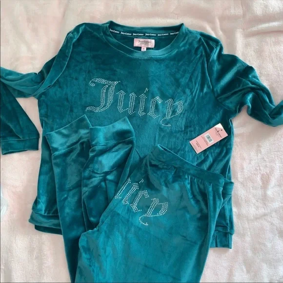 ●JUICY COUTURE● Warm knit loungewear pajama top and bottom Juicy Couture Women's Ribbed Short Sleeve Shirt and Pants